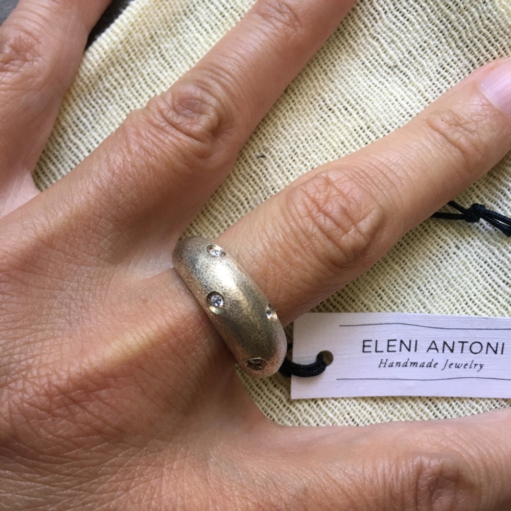Ring - Picture 2 of 9